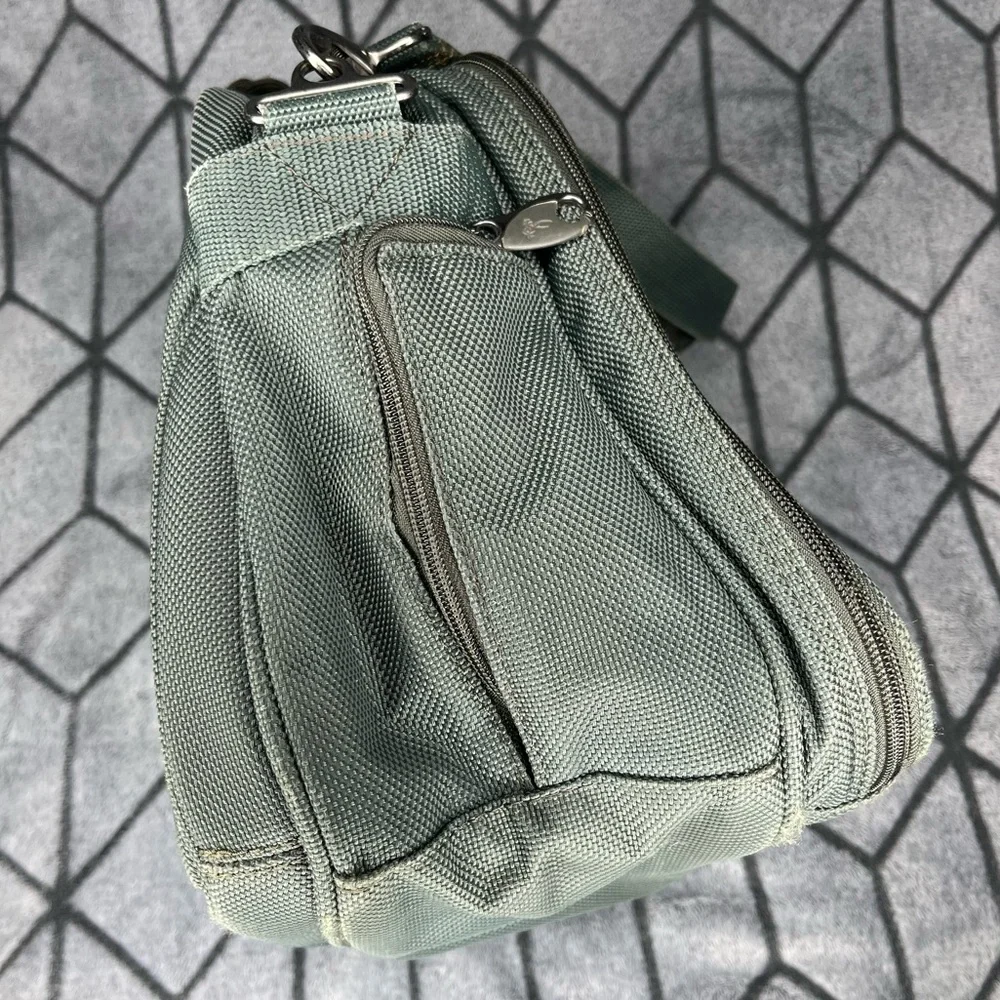 Ricardo Beverly Hills Green Weekend Luggage Carry On Travel Bag C1